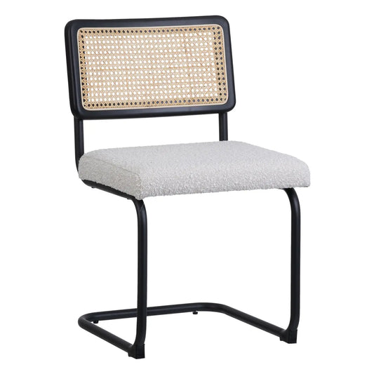 Nordischer Rattanstuhl in schwarz: Stilvoll, bequem und zeitlos