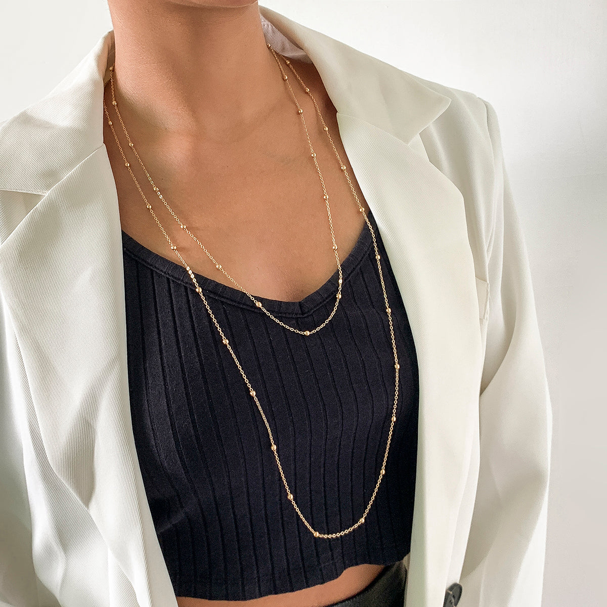 Damen doppelt gelegte Lange Halskette mit den zarten Perlen Goldfarbene Schmuck Modeschmuck