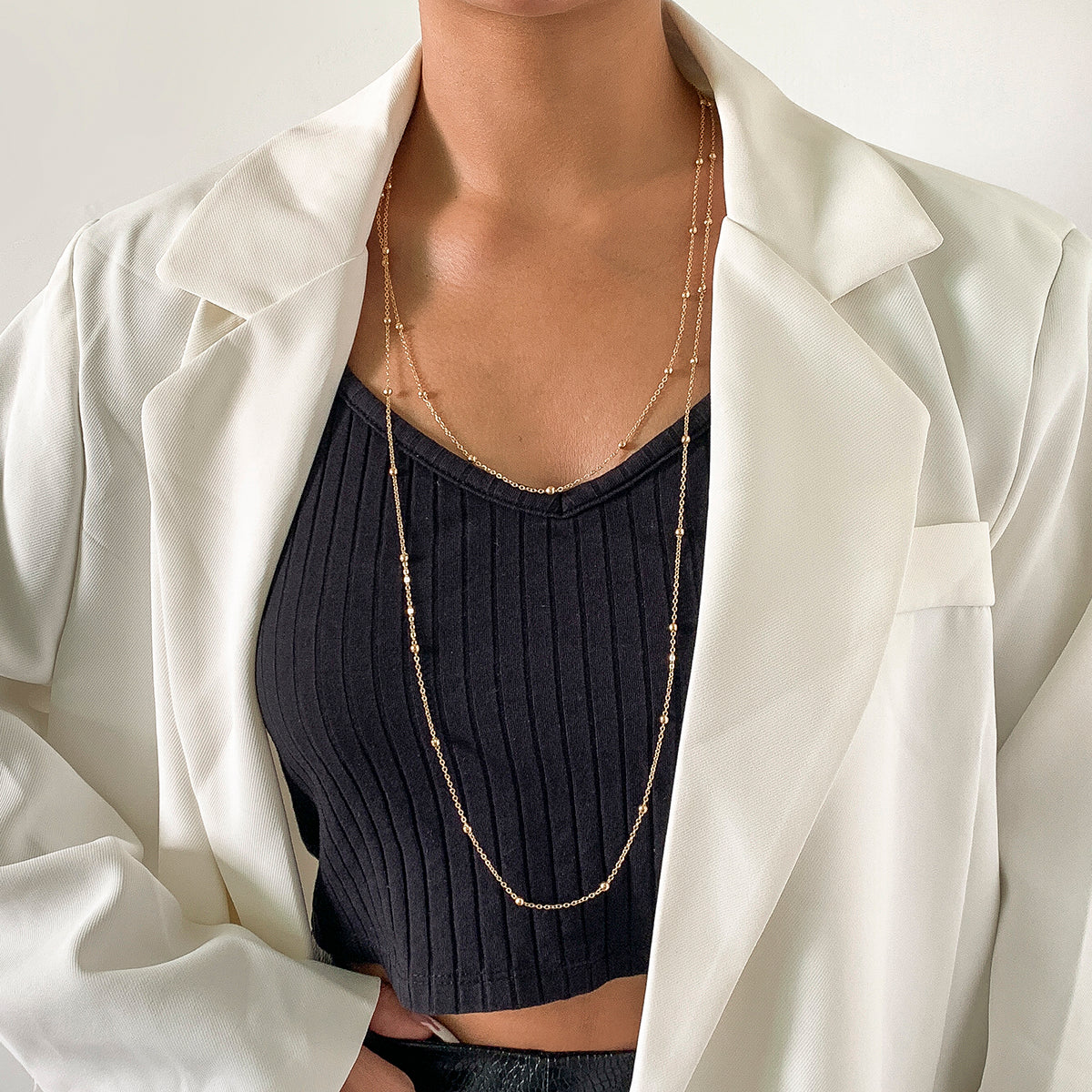 Damen doppelt gelegte Lange Halskette mit den zarten Perlen Goldfarbene Schmuck Modeschmuck