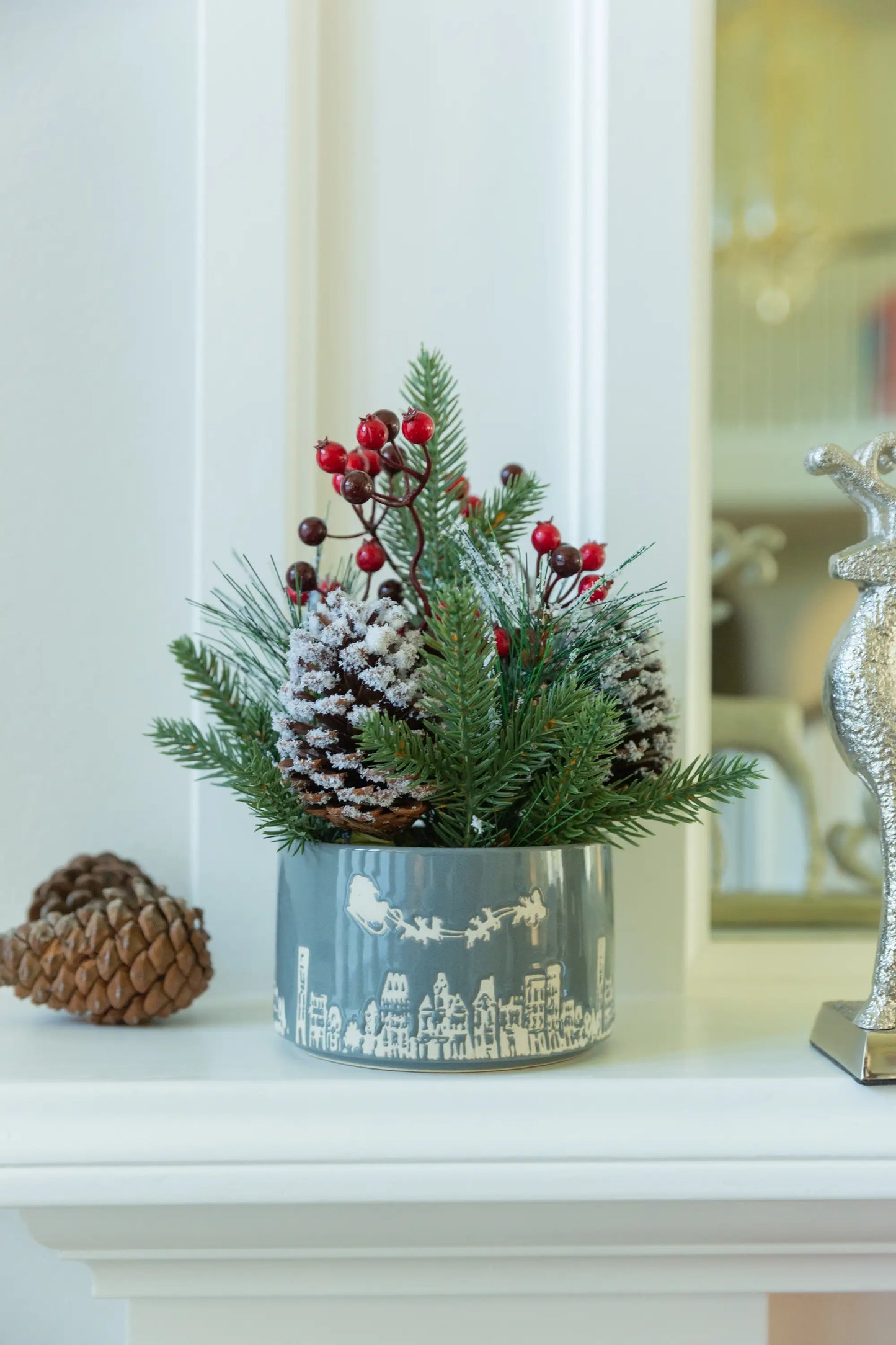 Weihnachtsmix in 12,7 cm grauer Cityscape-Keramik