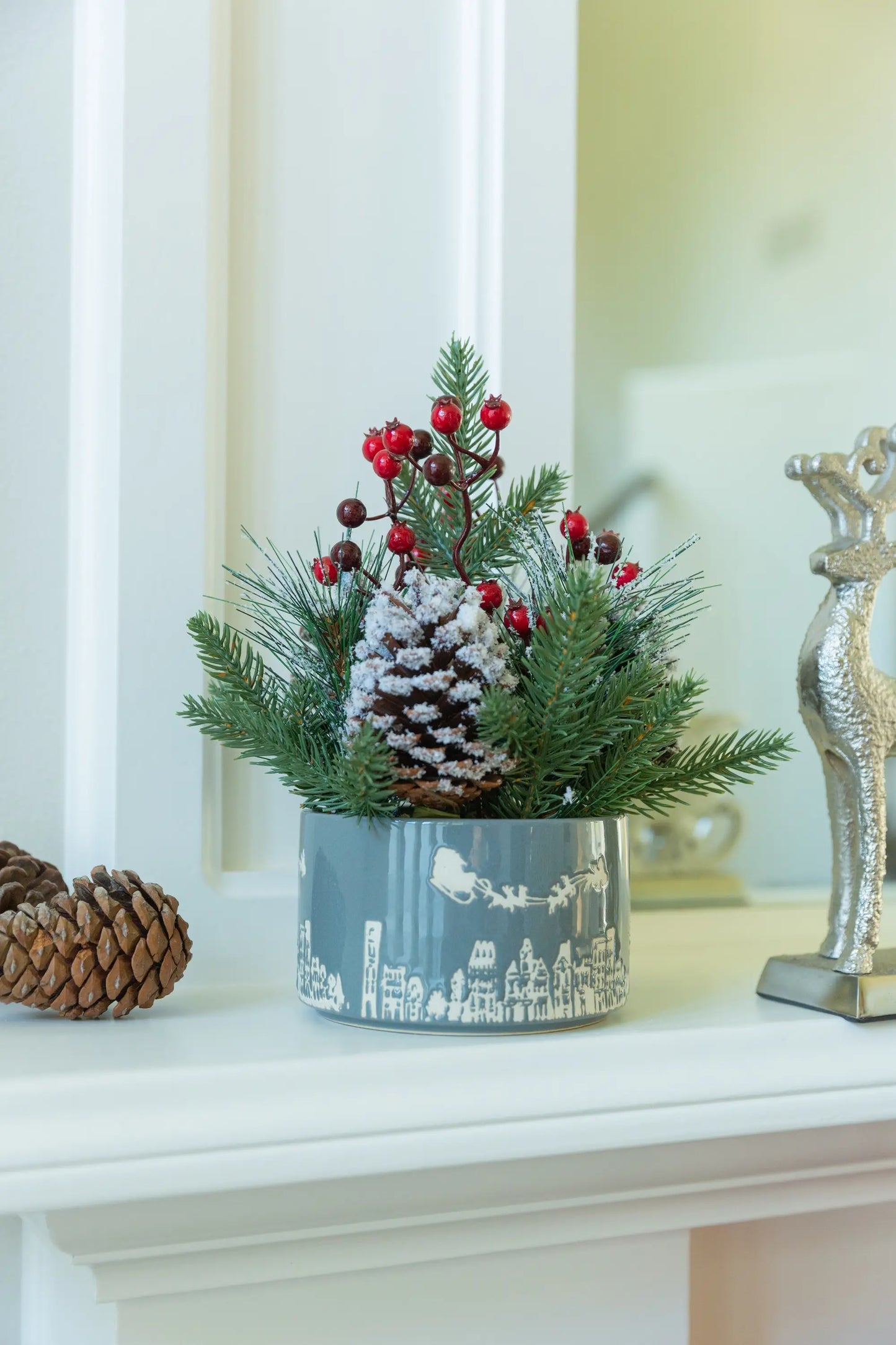 Weihnachtsmix in 12,7 cm grauer Cityscape-Keramik
