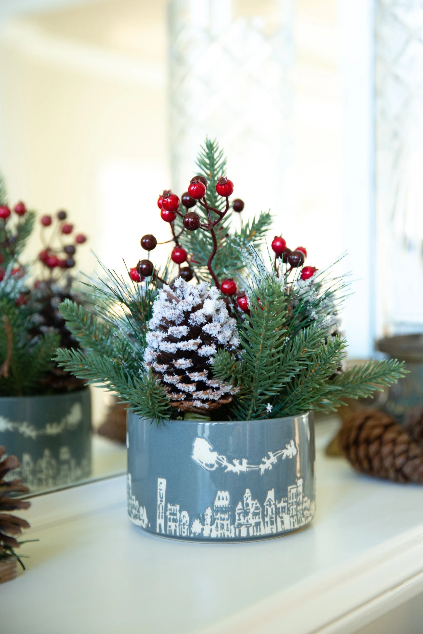 Weihnachtsmix in 12,7 cm grauer Cityscape-Keramik