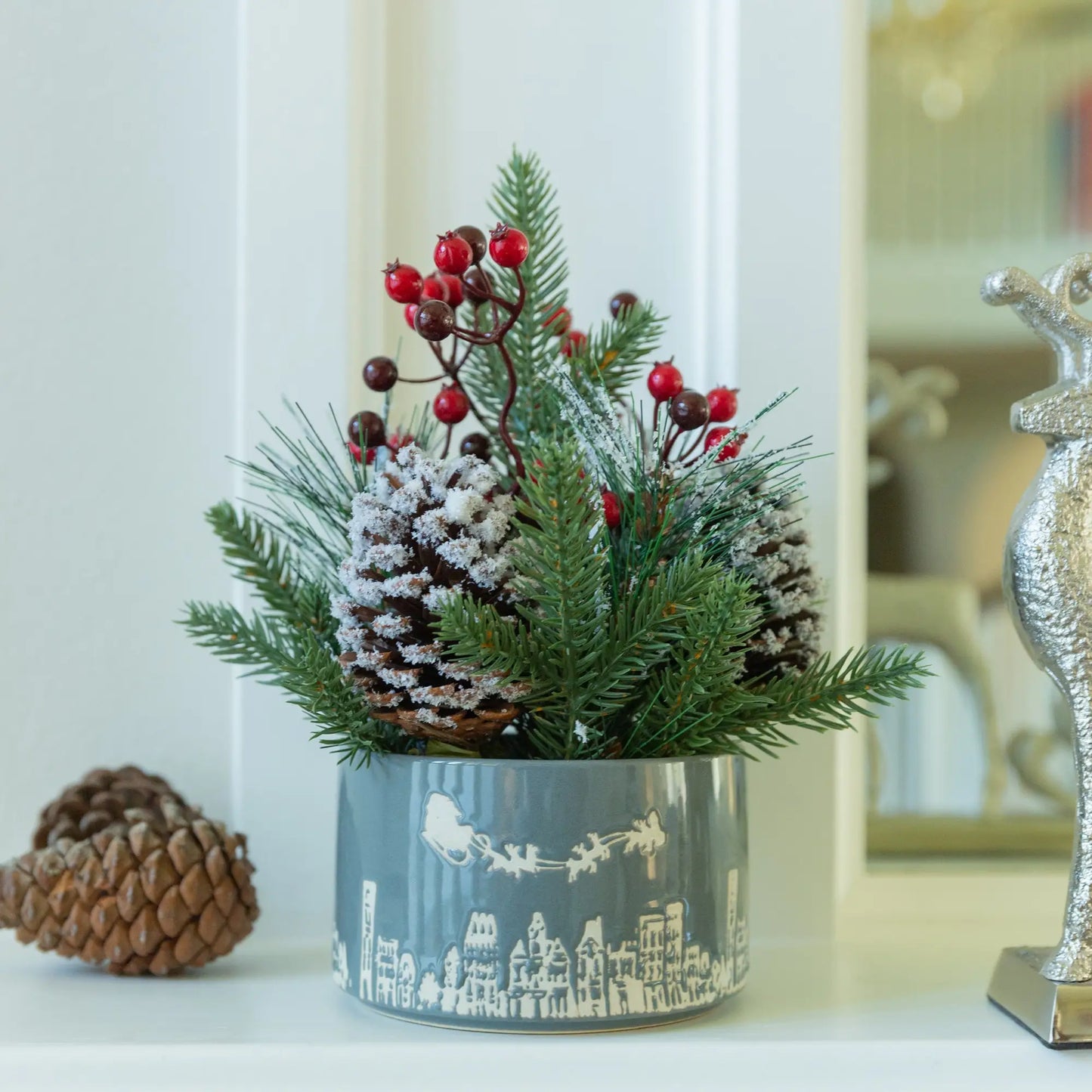 Weihnachtsmix in 12,7 cm grauer Cityscape-Keramik
